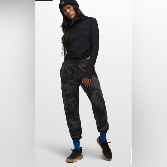 prAna Wm’s Cozy Up Ankle Cropped Sweat Pant Jogger Green Camo Sz Small NWT - Picture 6 of 13